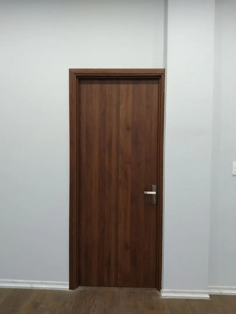 mẫu cửa gỗ phòng ngủ nhà chị Lê Q8